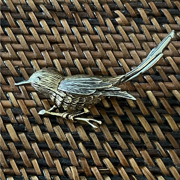 Awesome Vintage Brooch.  Bird Sitting on a Limb - Picture 1 of 8